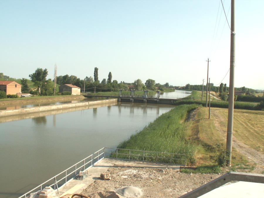 Pubblico Dominio https://it.wikipedia.org/wiki/File:Bonifica_parmigiana_moglia_-_canale_di_scolo.JPG